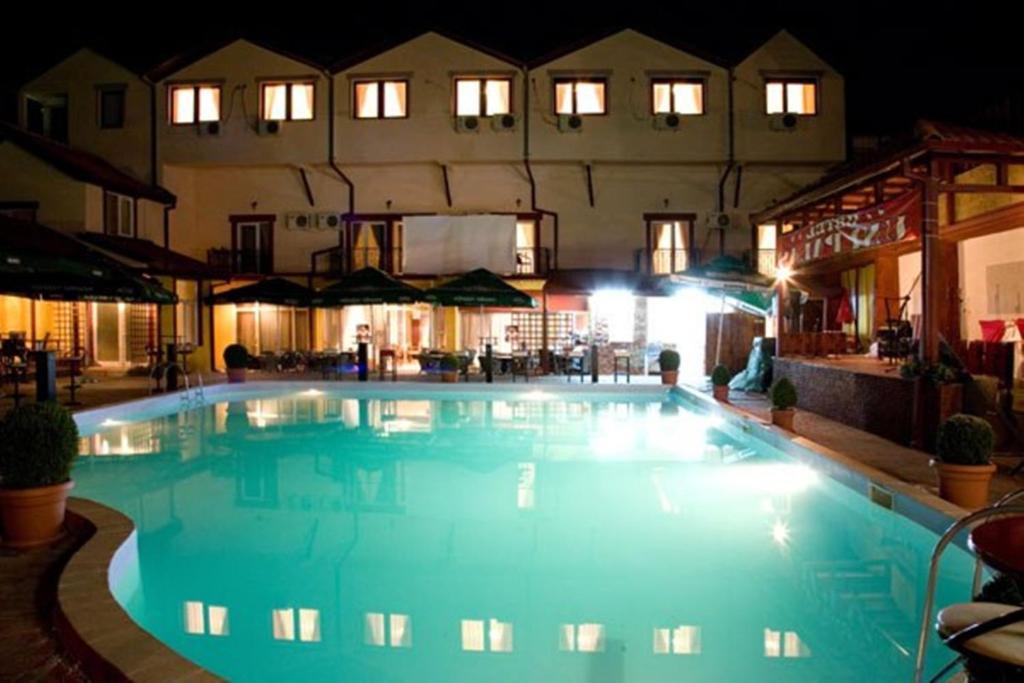 Hotel Uni Palas II Kavadarci Exterior foto